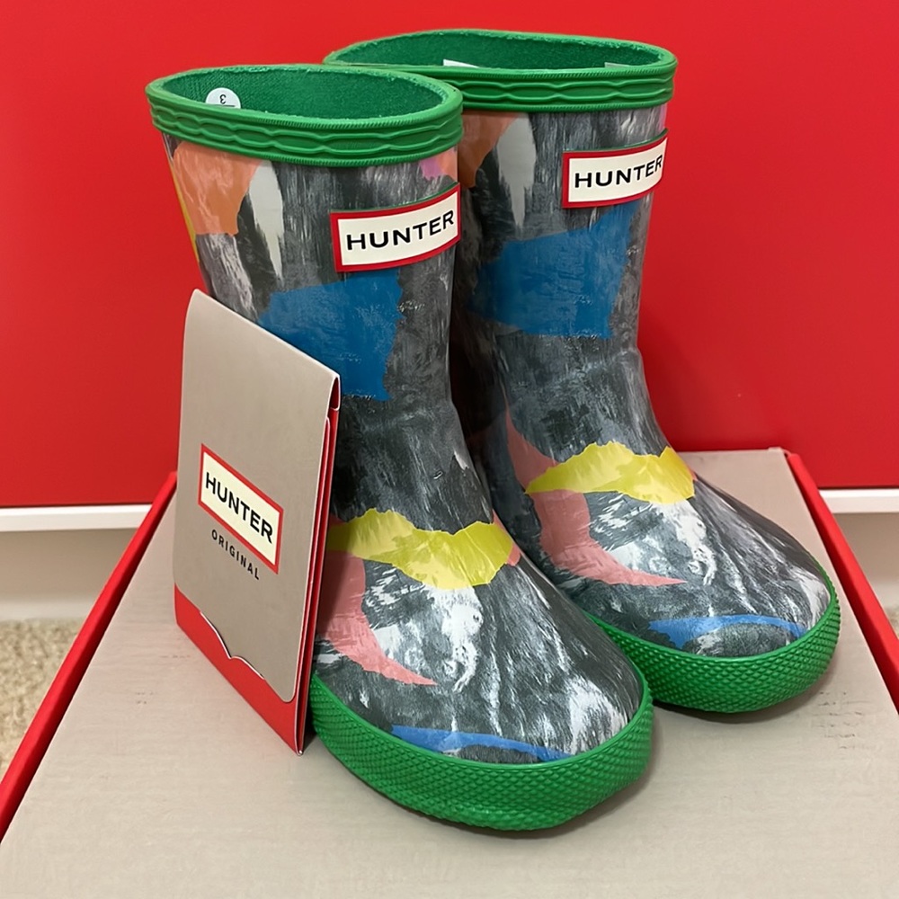 Hunter NWT size 7 toddler girl or boy storm camo rain boots.